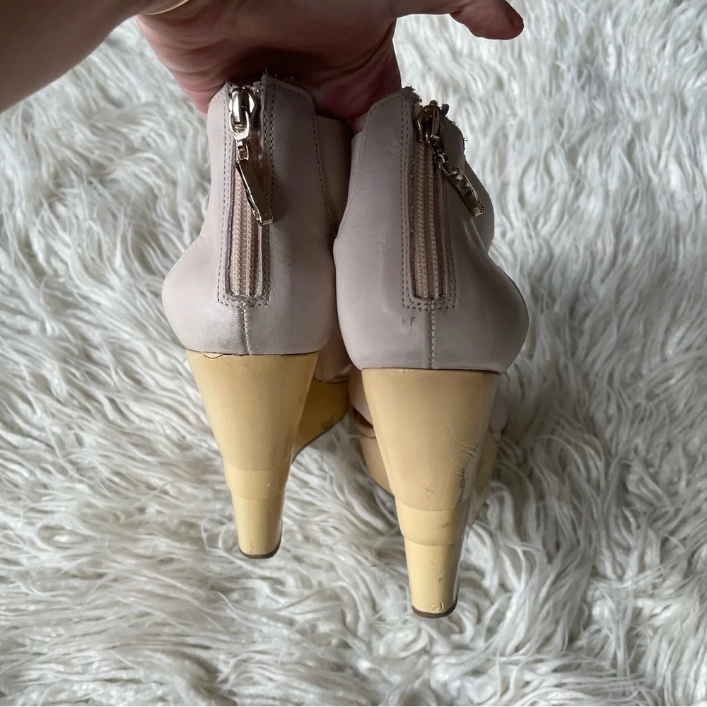 Diane von Furstenberg DVF Rose Gold Pumice Beige Leather Strappy Opal Wedges 8